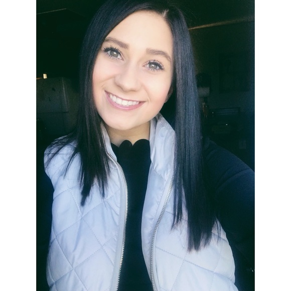 Meet your Posher, Stephanie - Picture 1 of 1